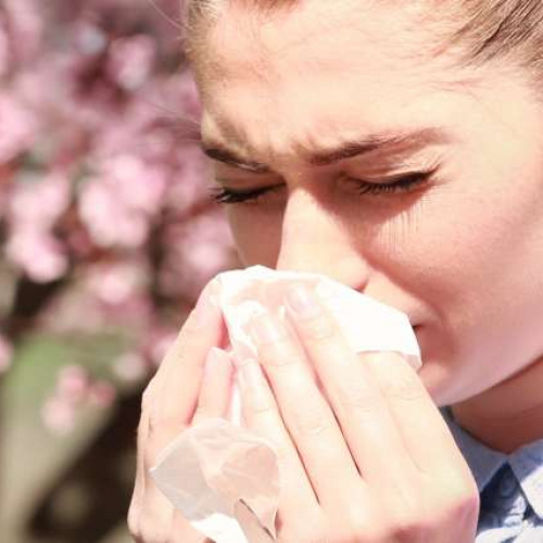 Alergiczny nieżyt nosa - czym się charakteryzuje i jak go leczyć